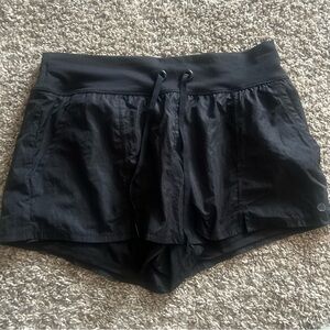 Women's Large Black Lightweight Athletic Shorts with Pockets and Drawstring Tie